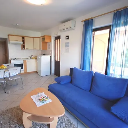 Apartment Andrea By El-pi Tours *